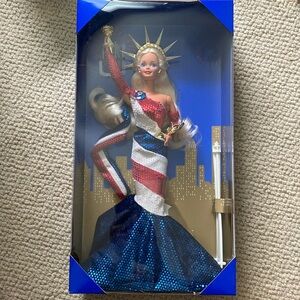 F.A.O Schwarz 1995 Statue of Liberty American Beauties Barbie